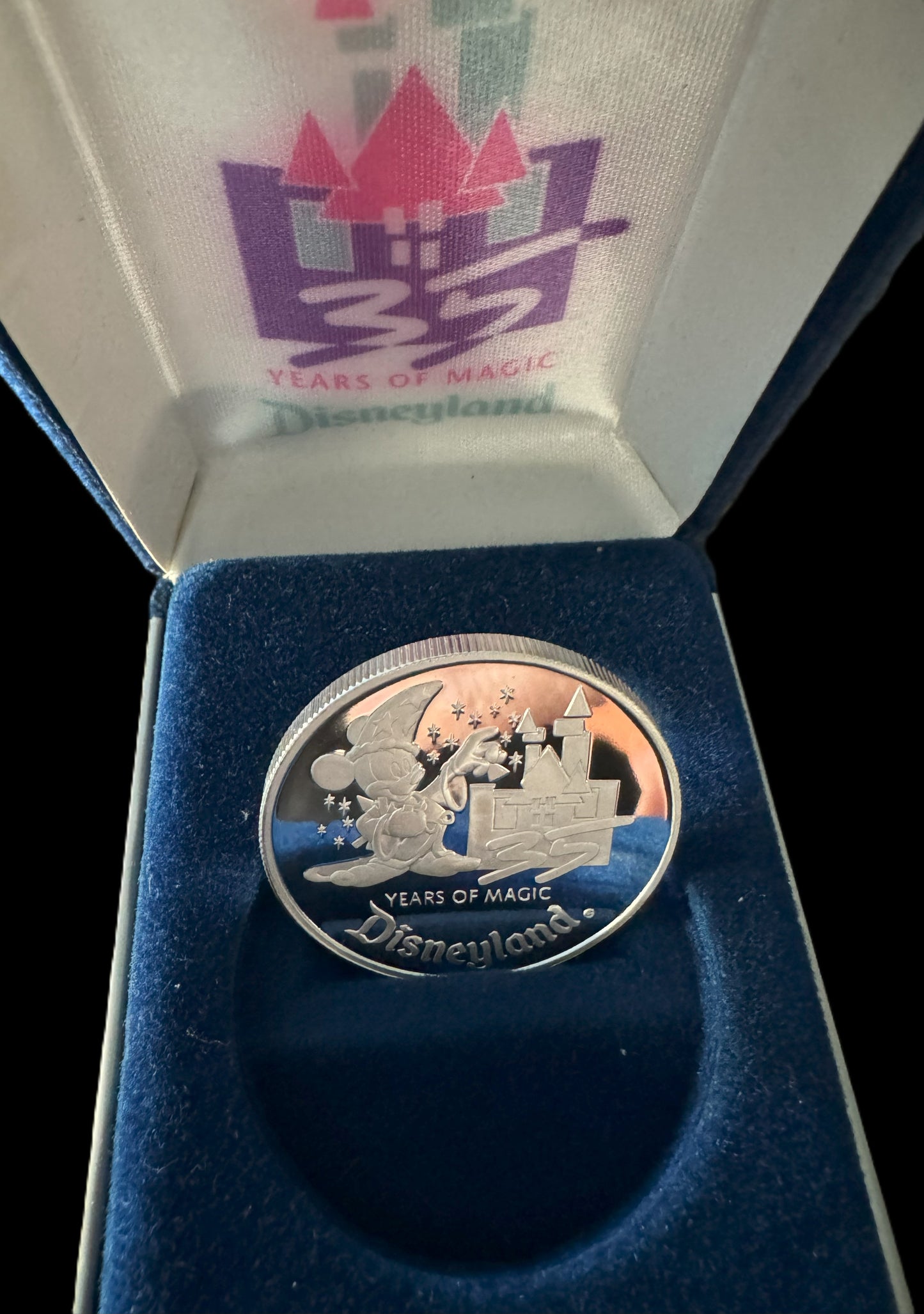 1990 Disneyland 35th Anniversary 1 oz .999 Silver Coin